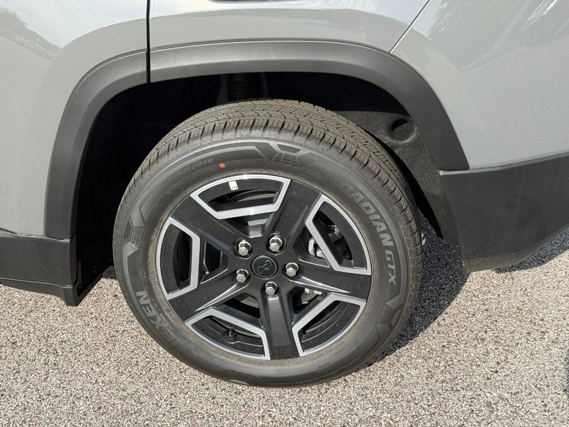 Jeep Cherokee Vehicle Full-screen Gallery Image 4
