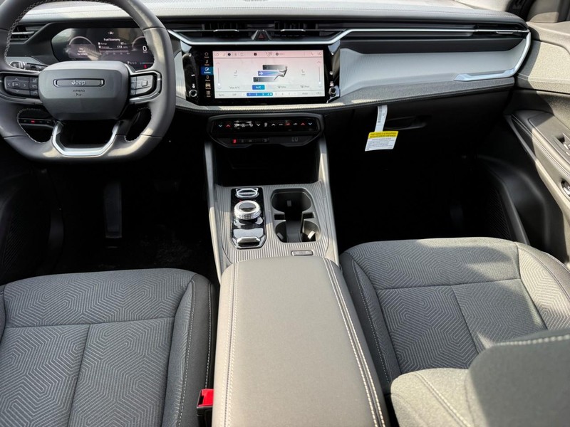Jeep Cherokee Vehicle Full-screen Gallery Image 6