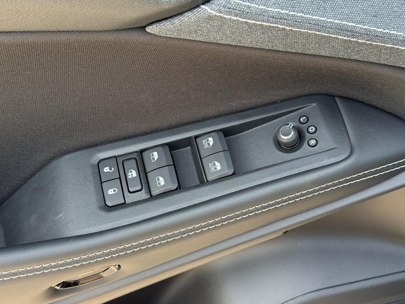 Jeep Cherokee Vehicle Full-screen Gallery Image 10