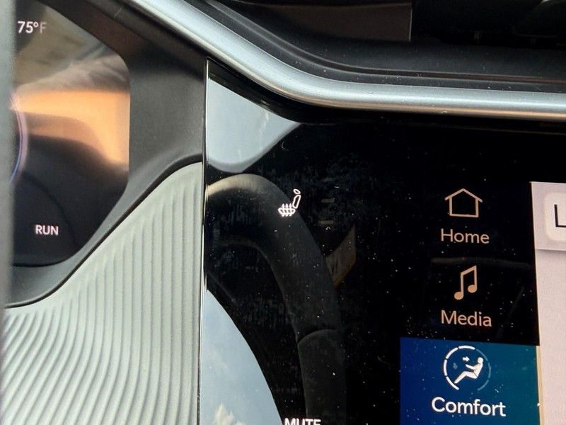 Jeep Cherokee Vehicle Full-screen Gallery Image 15