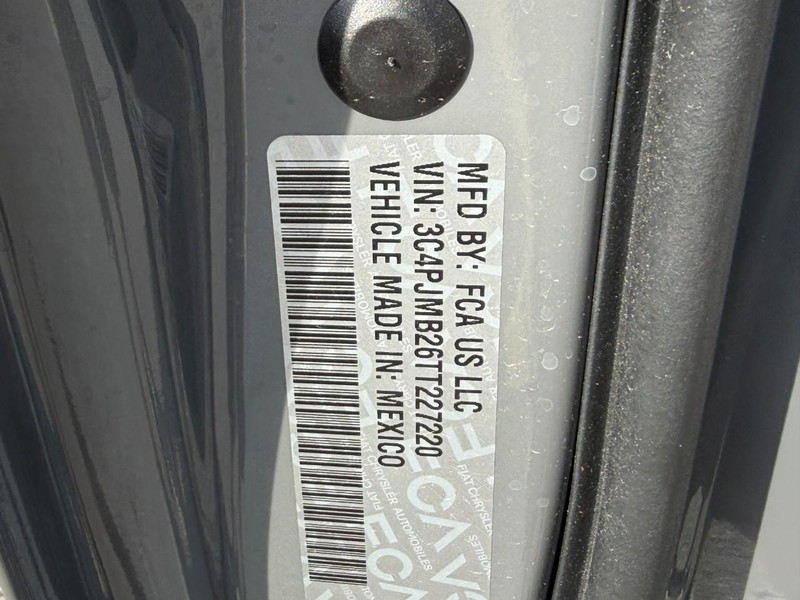 Jeep Cherokee Vehicle Full-screen Gallery Image 17