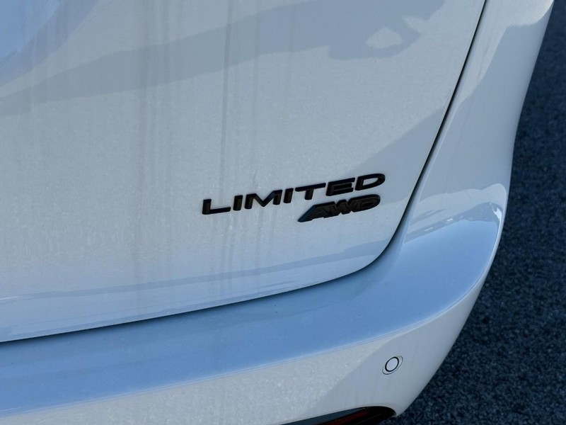 Chrysler Pacifica Vehicle Image 07