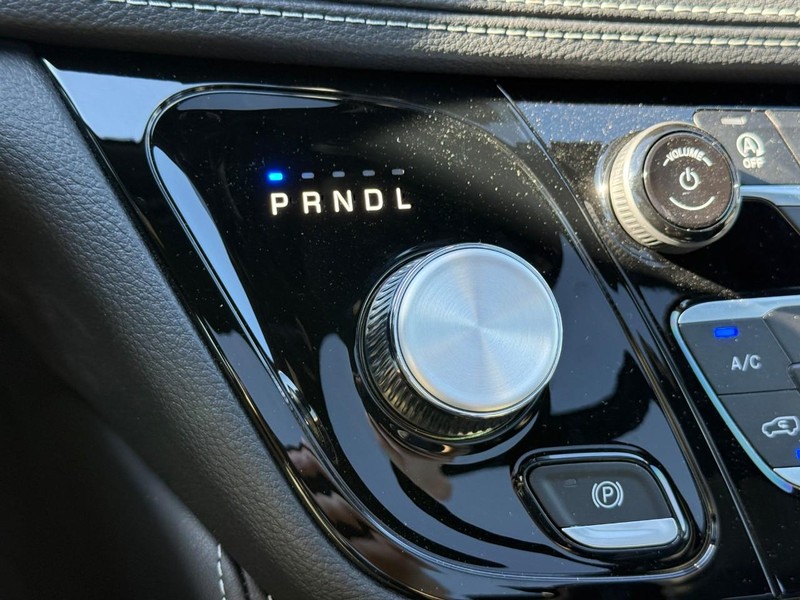 Chrysler Pacifica Vehicle Image 21
