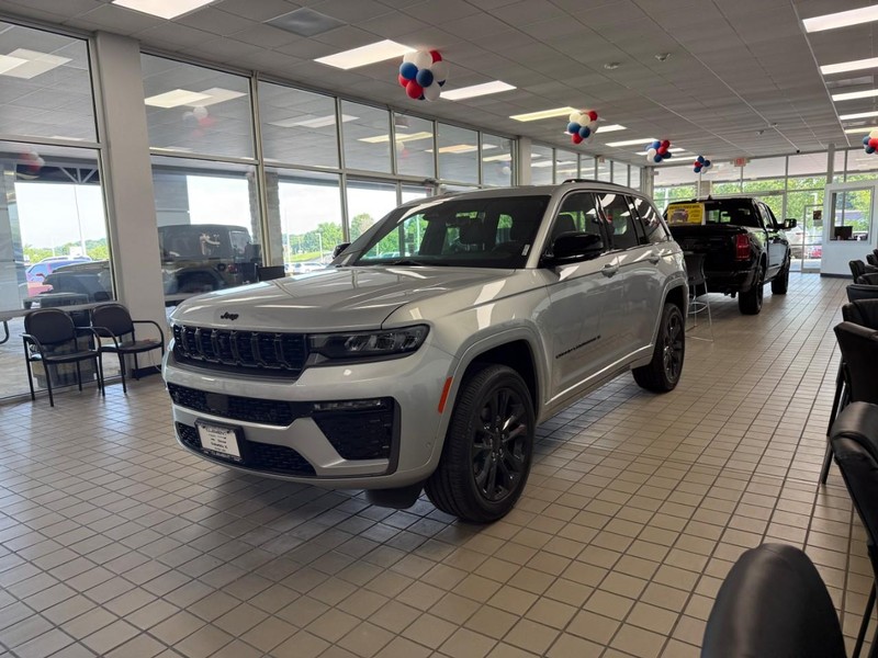 Jeep Grand Cherokee Vehicle Image 03