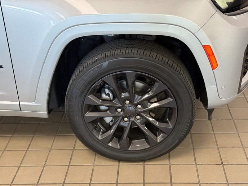 Jeep Grand Cherokee Vehicle Image 07