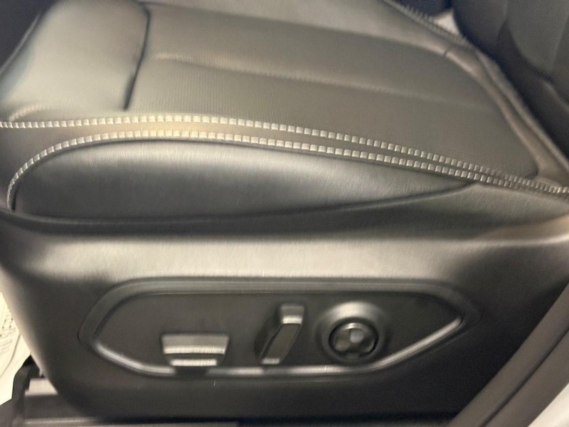 Jeep Grand Cherokee Vehicle Image 17