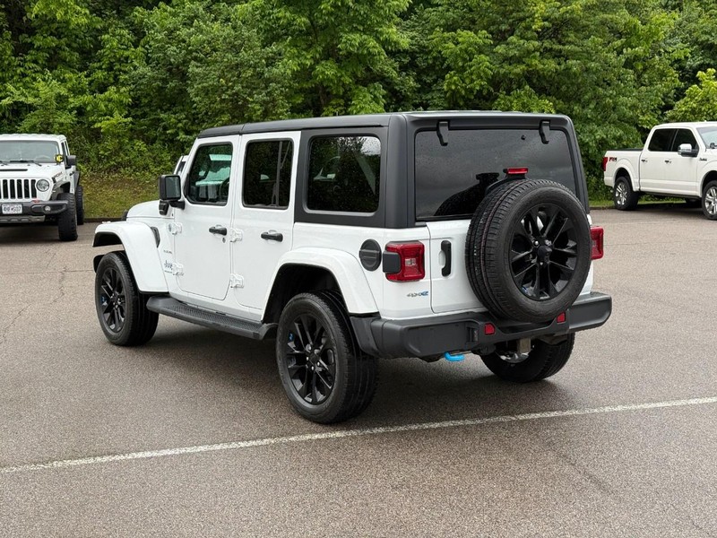 Jeep Wrangler 4xe Vehicle Full-screen Gallery Image 3