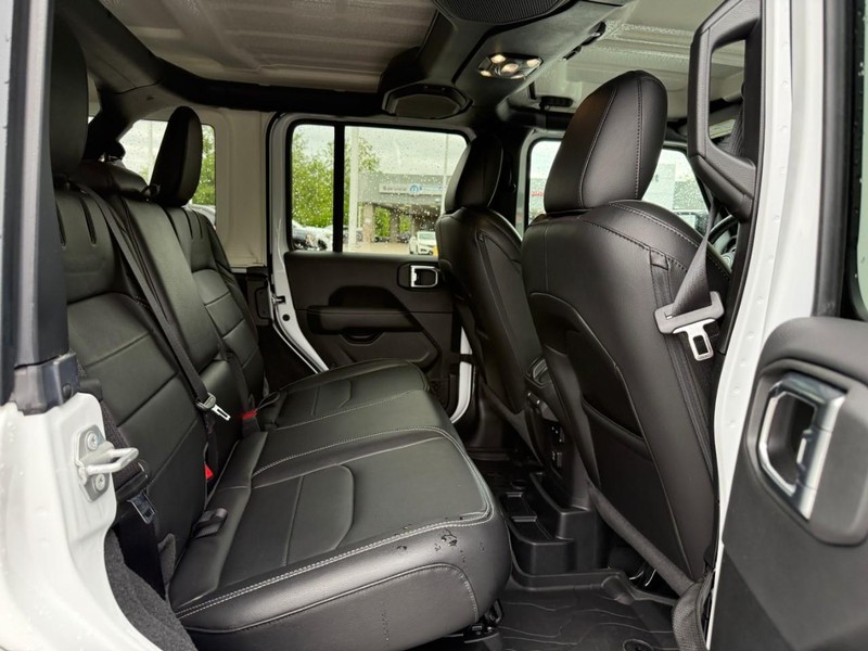 Jeep Wrangler 4xe Vehicle Full-screen Gallery Image 10