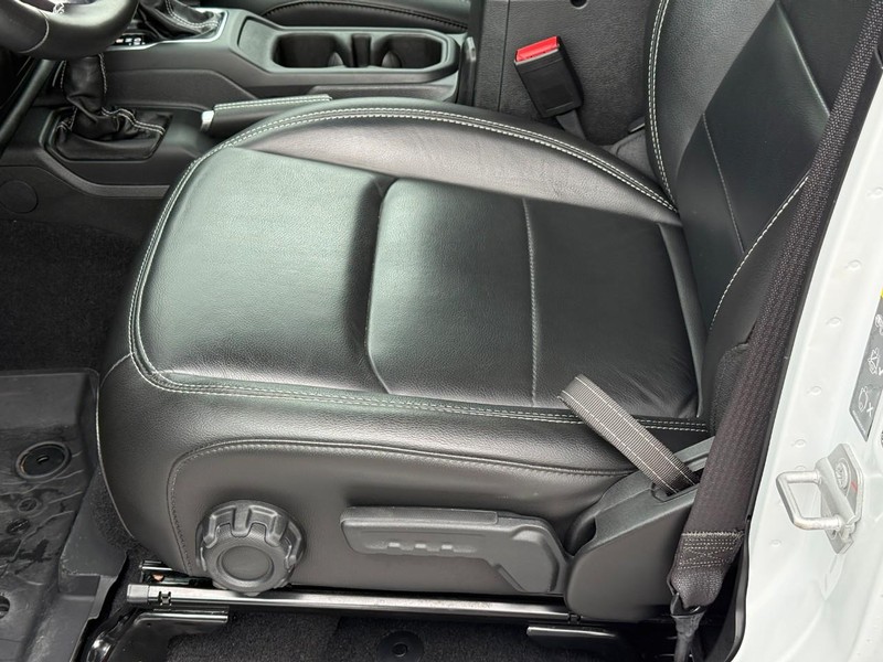 Jeep Wrangler 4xe Vehicle Full-screen Gallery Image 16