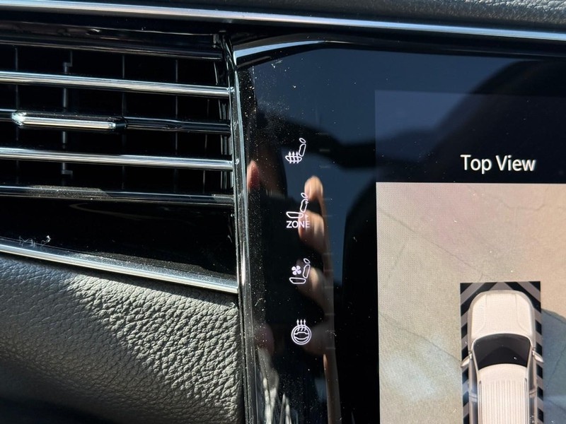 Jeep Grand Wagoneer Vehicle Full-screen Gallery Image 19