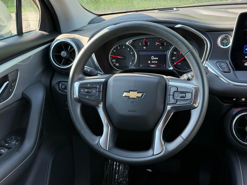 Chevrolet Blazer Vehicle Image 16