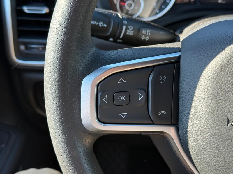 Ram 1500 Vehicle Image 16