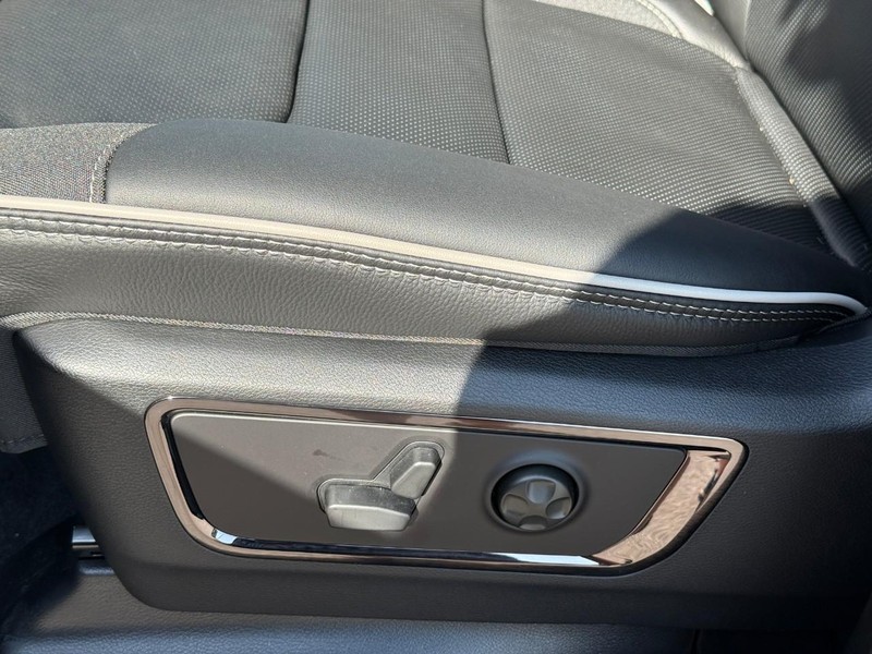 Ram 1500 Vehicle Image 16