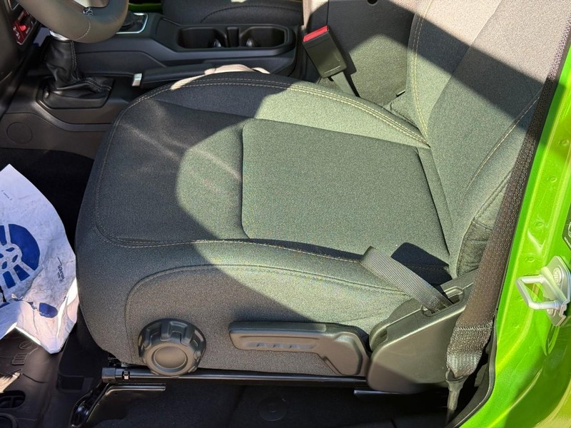 Jeep Wrangler Vehicle Image 09