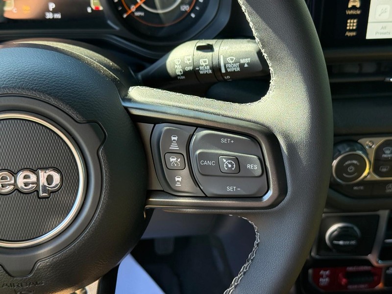 Jeep Wrangler Vehicle Image 12