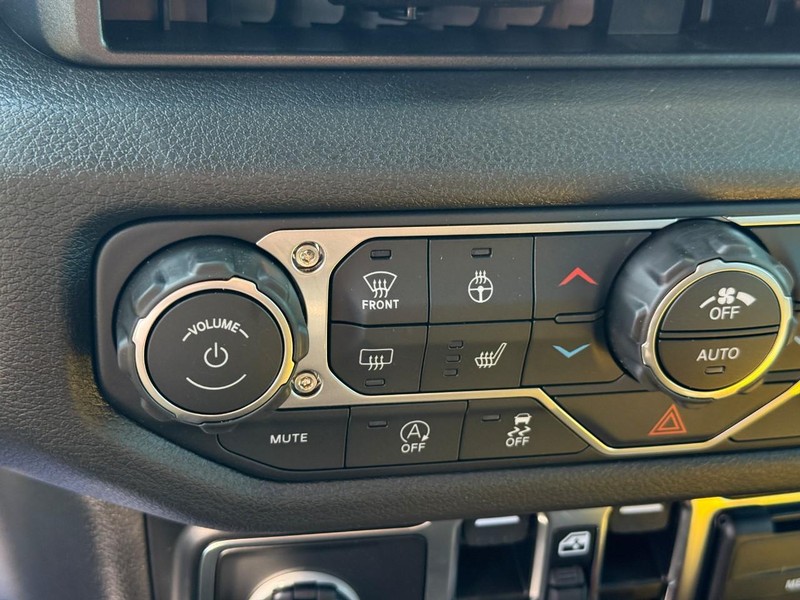 Jeep Wrangler Vehicle Image 14
