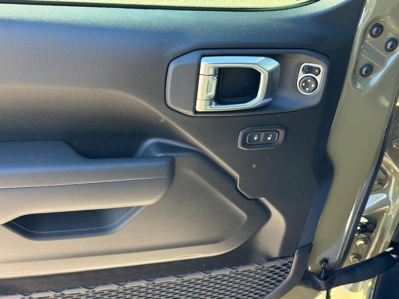 Jeep Wrangler Vehicle Image 09