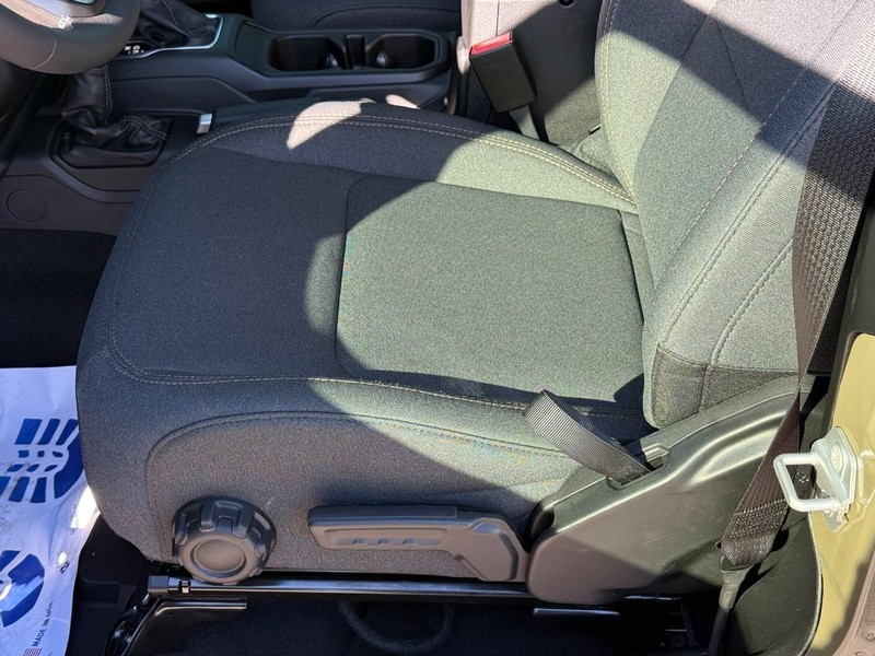 Jeep Wrangler Vehicle Image 11
