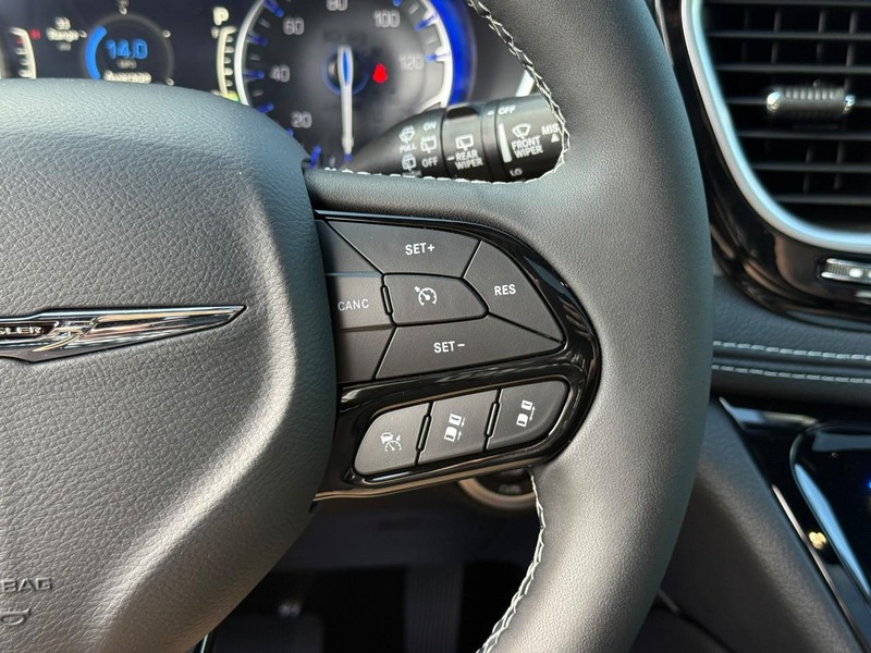 Chrysler Pacifica Vehicle Image 20