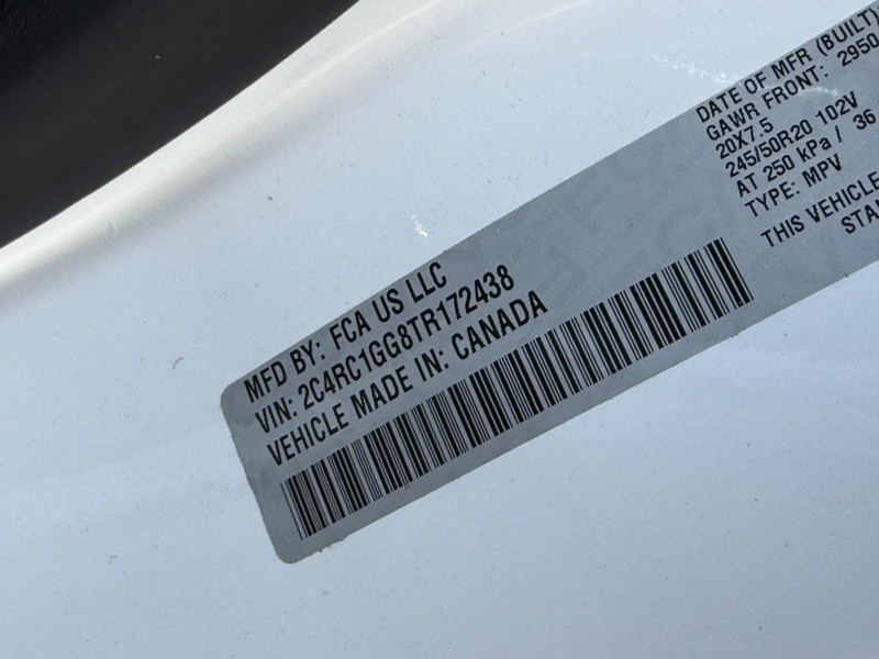 Chrysler Pacifica Vehicle Image 23