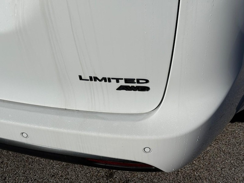 Chrysler Pacifica Vehicle Image 07