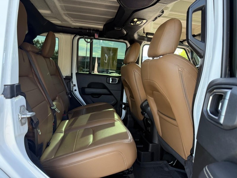 Jeep Wrangler 4xe Vehicle Full-screen Gallery Image 10