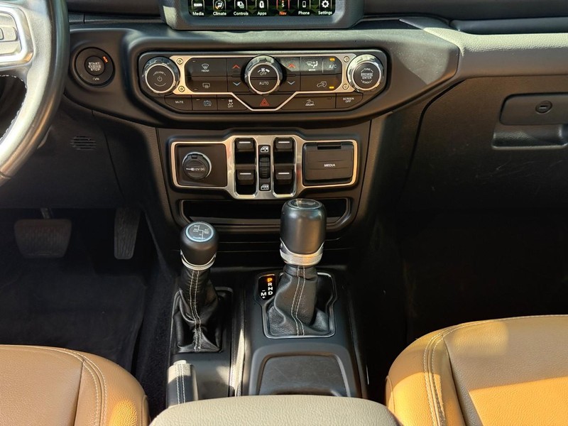 Jeep Wrangler 4xe Vehicle Full-screen Gallery Image 14