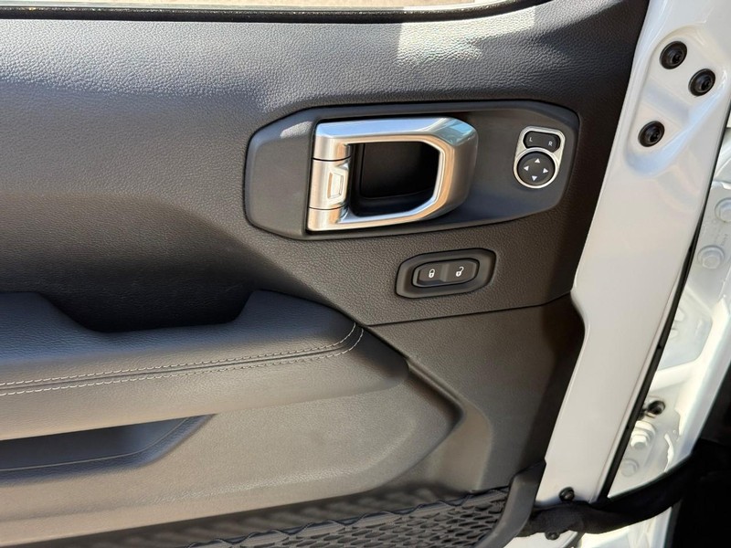 Jeep Wrangler 4xe Vehicle Full-screen Gallery Image 15