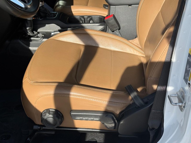 Jeep Wrangler 4xe Vehicle Full-screen Gallery Image 16