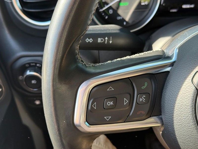 Jeep Wrangler 4xe Vehicle Full-screen Gallery Image 18