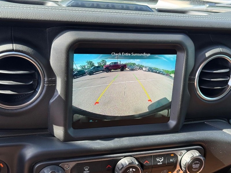 Jeep Wrangler 4xe Vehicle Full-screen Gallery Image 22
