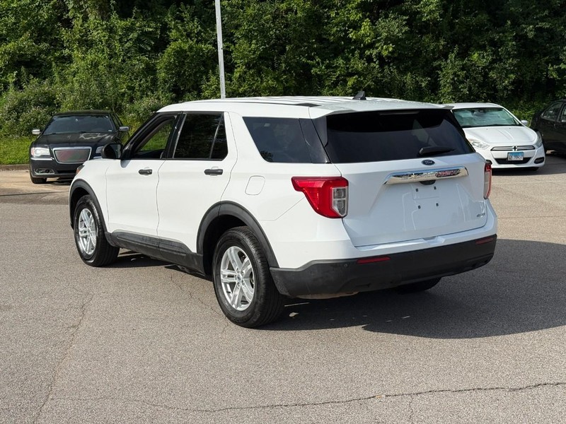 Ford Explorer Vehicle Image 04