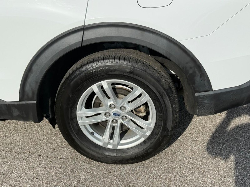 Ford Explorer Vehicle Image 05