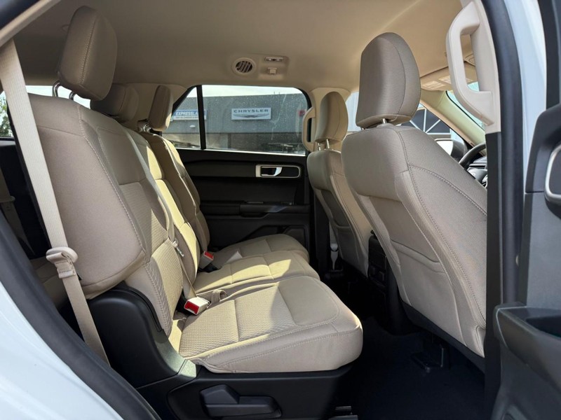 Ford Explorer Vehicle Image 14