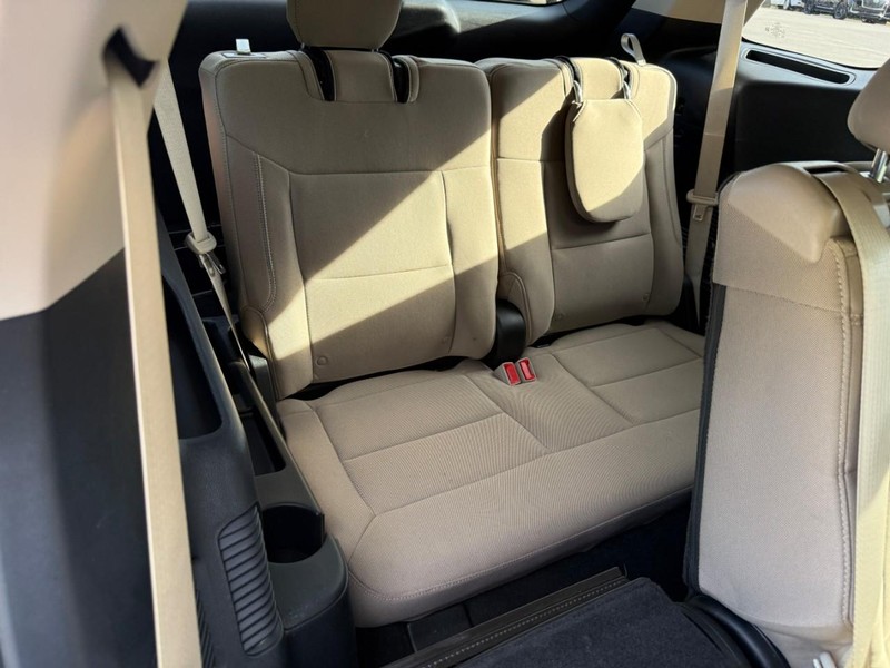 Ford Explorer Vehicle Image 15