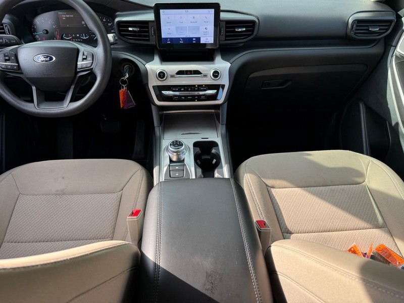 Ford Explorer Vehicle Image 16