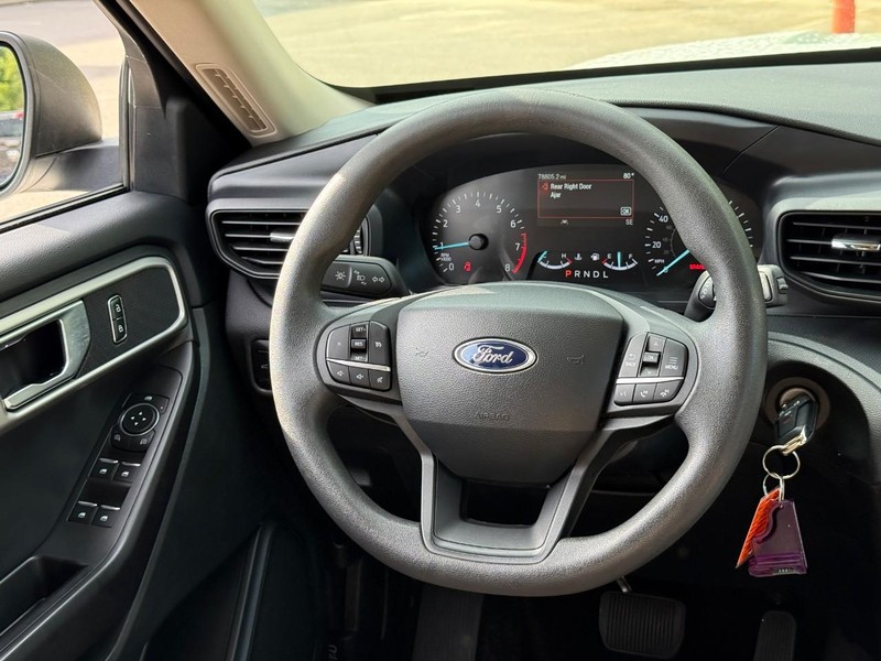Ford Explorer Vehicle Image 17