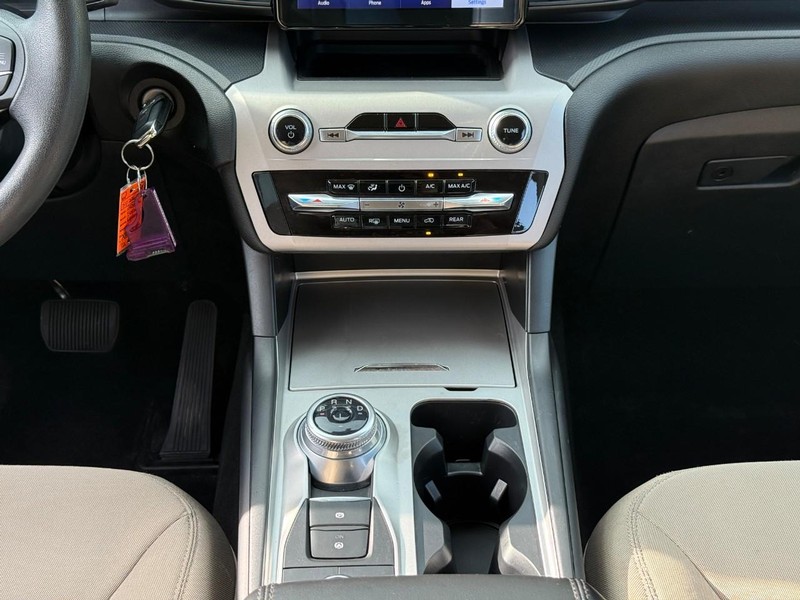 Ford Explorer Vehicle Image 19