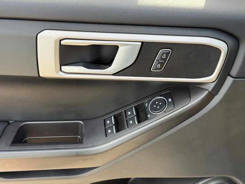 Ford Explorer Vehicle Image 20