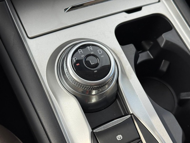 Ford Explorer Vehicle Image 28