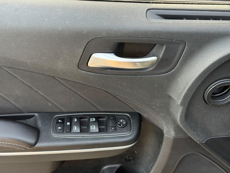 Dodge Charger Vehicle Image 18