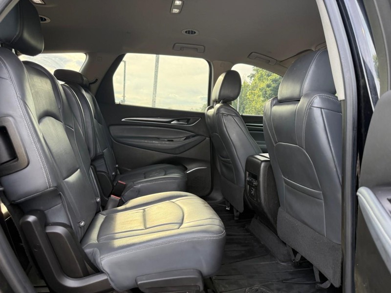 Buick Enclave Vehicle Image 13