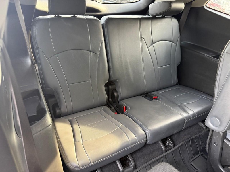 Buick Enclave Vehicle Image 14