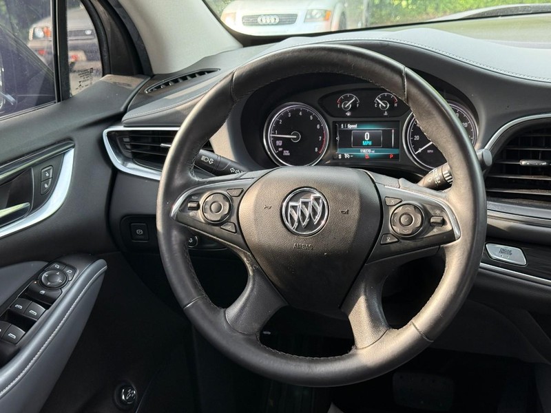 Buick Enclave Vehicle Image 16