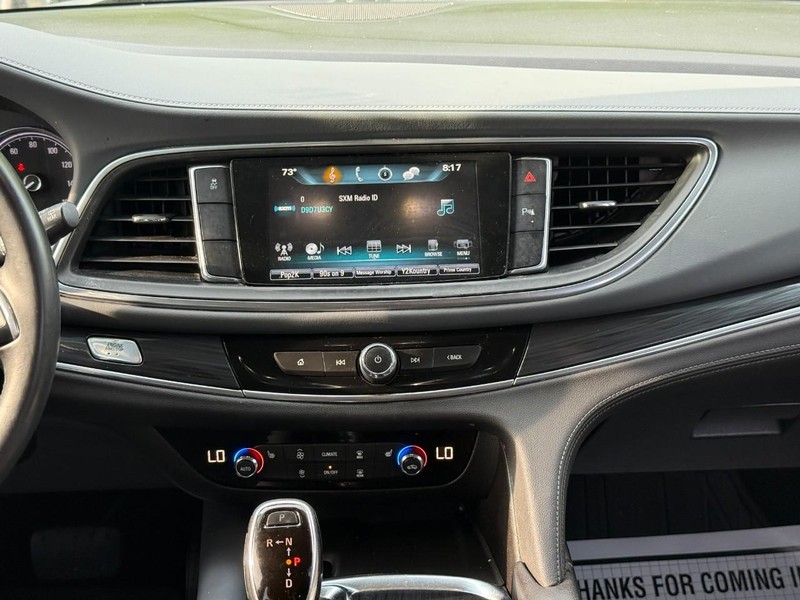 Buick Enclave Vehicle Image 17