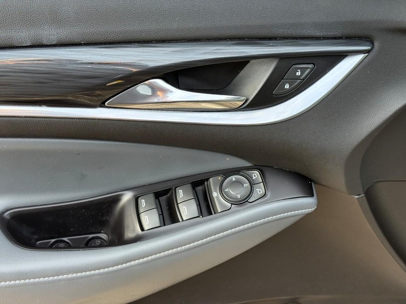 Buick Enclave Vehicle Image 19