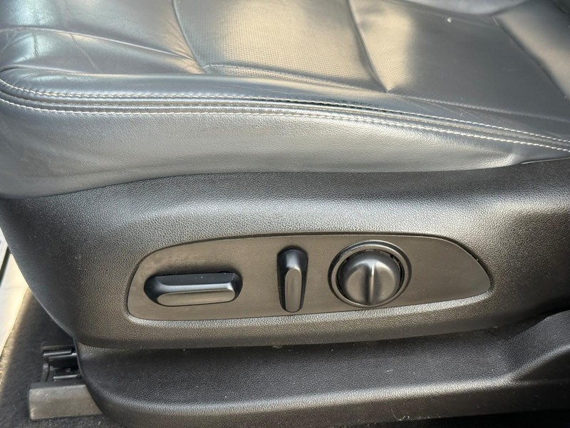 Buick Enclave Vehicle Image 22