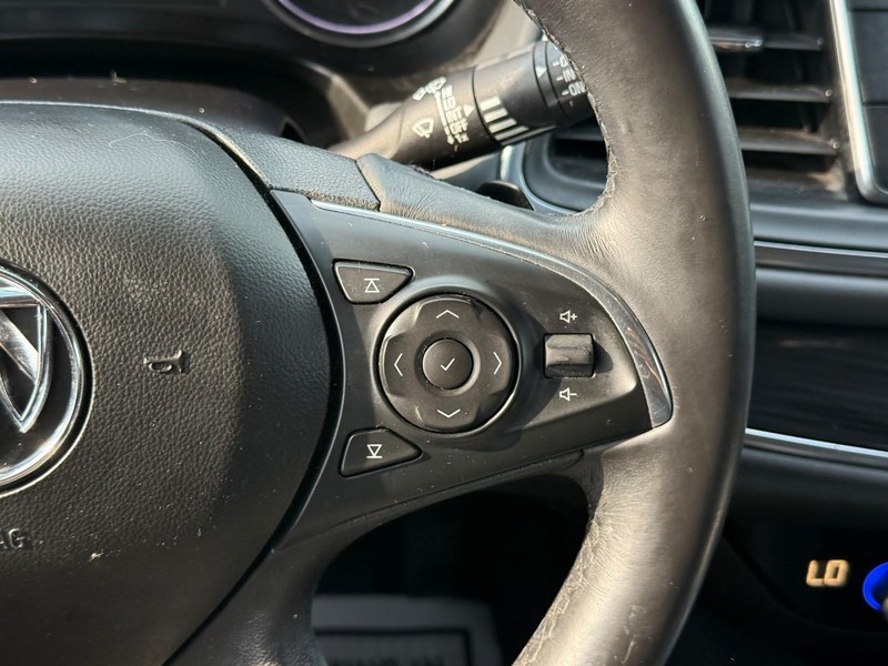 Buick Enclave Vehicle Image 24