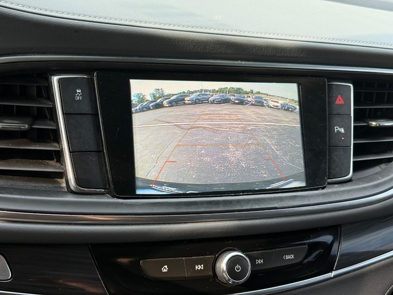 Buick Enclave Vehicle Image 28
