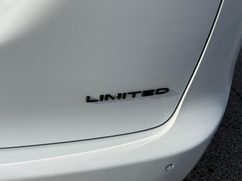 Chrysler Pacifica Vehicle Image 07